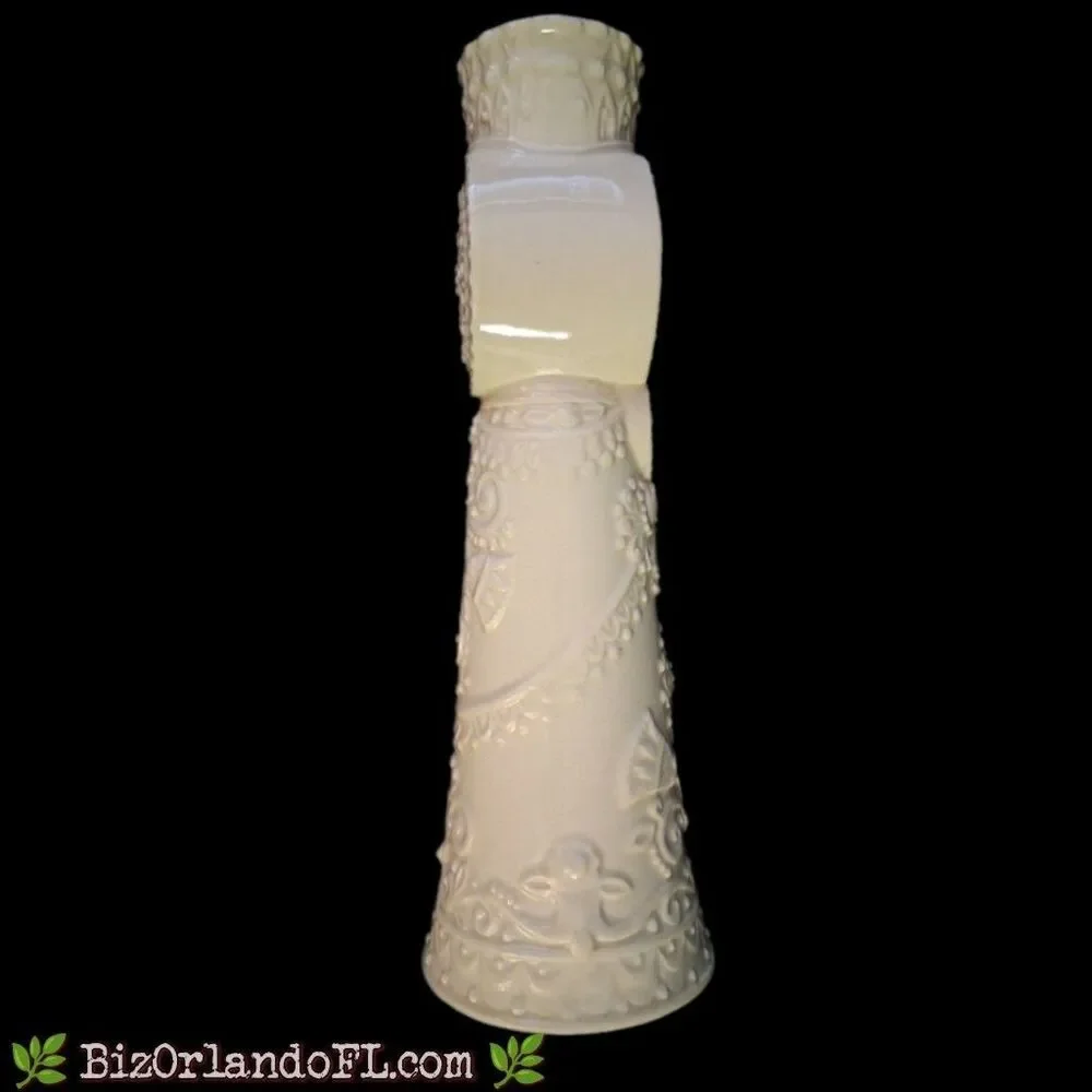 VINTAGE: Avon Holiday / Seasonal Candle Holder with Candle Made In Japan ** HTF